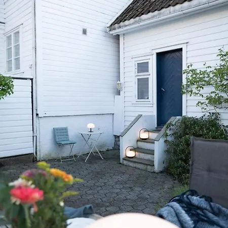 Unique Wooden House, Cozy Outdoor Area, Downtown * Stavanger