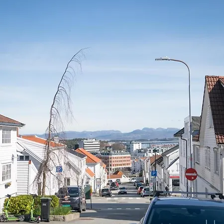 公寓 Unique Wooden House, Cozy Outdoor Area, Downtown