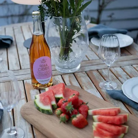 公寓 Unique Wooden House, Cozy Outdoor Area, Downtown *