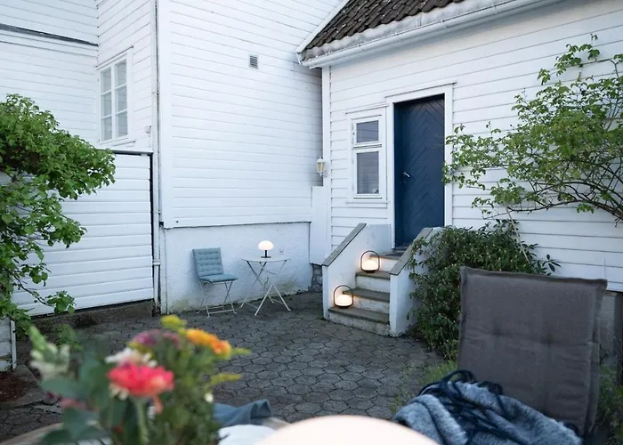 Unique Wooden House, Cozy Outdoor Area, Downtown * Stavanger