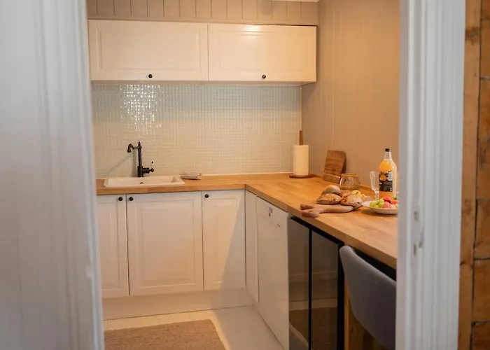 Unique Wooden House, Cozy Outdoor Area, Downtown