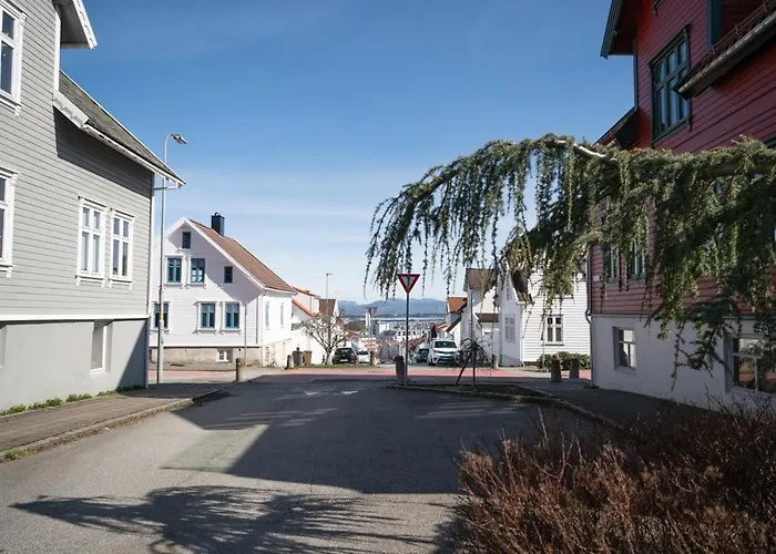 Unique Wooden House, Cozy Outdoor Area, Downtown Appartement Stavanger