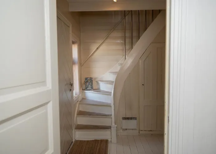 Unique Wooden House, Cozy Outdoor Area, Downtown Appartement *